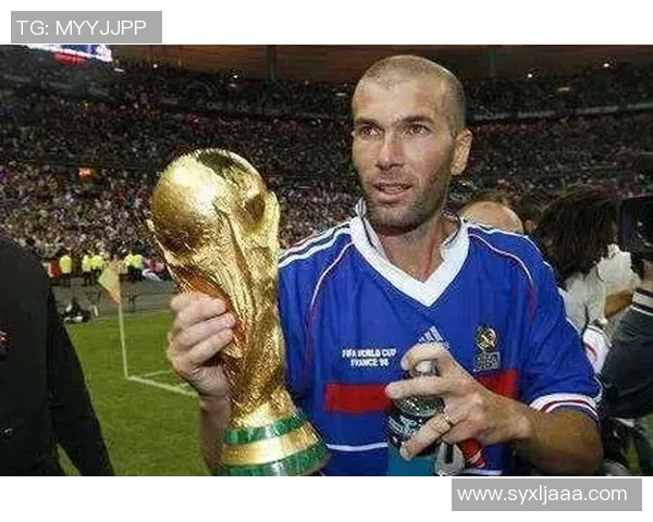 体格强壮的足球明星如何通过训练与饮食塑造完美身材与卓越技能